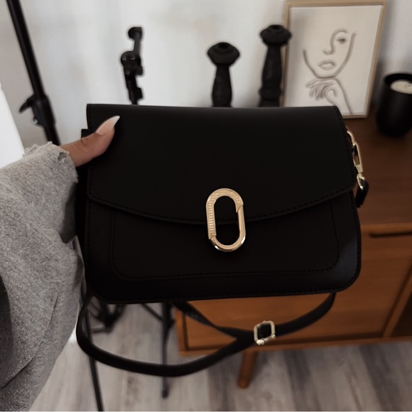 Handbags - SOLD ❌ Black Luxe Crossbody/Shoulder Bag